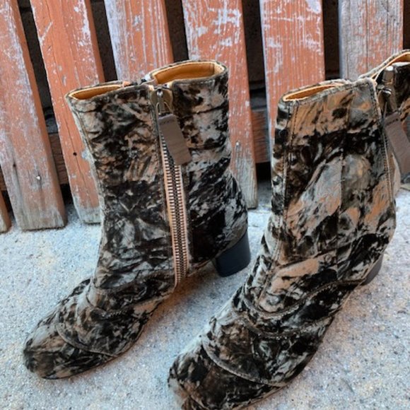 NEW Chloe Lexie Crushed Velvet Boot in Brown - Picture 2 of 5